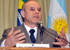 Mantega, o portador da boa notícia de fim de semana para a candidata oficial do governo