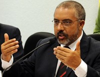 Aposentados garantem a influência do senador petista Paulo Paim
