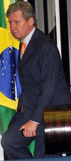 O gritalhão amazonense do PSDB, Arthur Virgílio, aparentemente nem precisará da força de Lula para cair