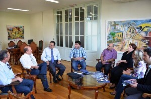 Reunião com o prefeito Cezar Schirmer na tarde de terça-feira. Foto Felipe Pires