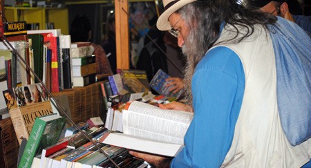 Se for agora, além de ver e comprar livros, como o cidadão, tem também outras atrações