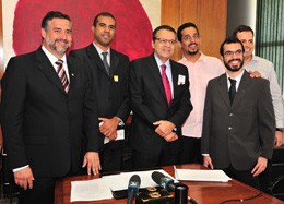Deputado Paulo Pimenta (E) foi o único parlamentar a participar da Comissão do Hackathon