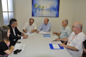 Vice-prefeito José Farret assinou o termo de compromisso com a Caixa