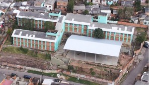 Telhado de escola foi reformado apenas nas beiradas. Foto Polícia Civil