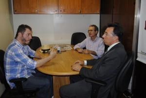 Coordenador do SMVC, Luiz Alberto Cassol, em reunião com Valdeci. Foto Tiago Machado