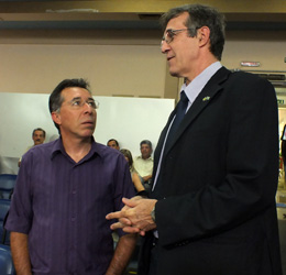 Valdeci com Werner Rempel, vice-prefeito em 2007 e que, por isso mesmo, não votou hoje