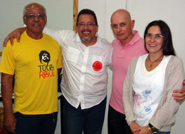 …a vitória da chapa única liderada por Adriano Figueiró (camisa branca) na presidência