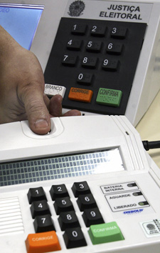 TSE fez último teste em 2012. Sugestões da UNB foram acatadas e já incorporadas às urnas