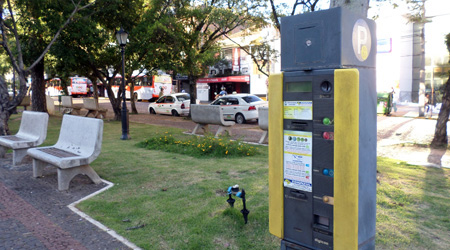 Parquímetros e Táxis. Duas licitações estão paralisadas na Prefeitura. Razões diferentes?