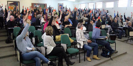 Assembleia de segunda. Nova derrota da proposta da direção (foto Rafael Balbueno/Sedufsm)