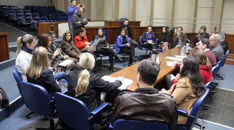 Outra reunião na Câmara. Não falta interesse. Mas solução... (foto Karohelen/AICV)
