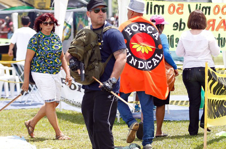 Policial civil Marcelo Penha foi detido por atirar durante a manifestação em Brasília