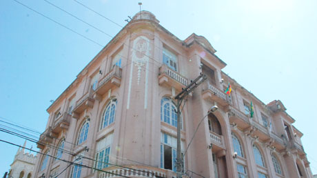 O “Palacete” nomeia. Mas não necessariamente todos os nomes são dele (foto Arquivo)